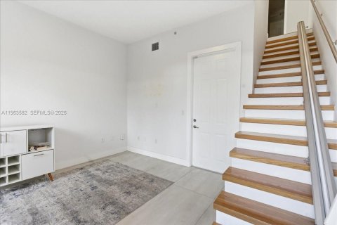 Condo in Miami, Florida, 2 bedrooms  № 2052839 - photo 23