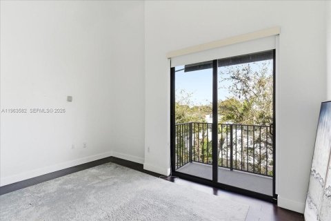 Condo in Miami, Florida, 2 bedrooms  № 2052839 - photo 21