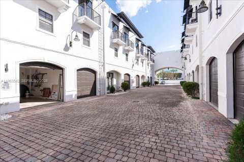 Condo in Miami, Florida, 2 bedrooms  № 2052839 - photo 27