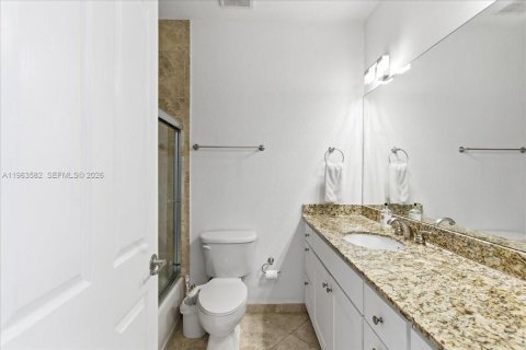 Condo in Miami, Florida, 2 bedrooms  № 2052839 - photo 16