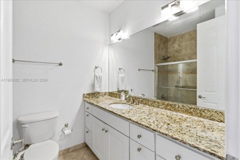 Condo in Miami, Florida, 2 bedrooms  № 2052839 - photo 15