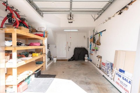 Condo in Miami, Florida, 2 bedrooms  № 2052839 - photo 25