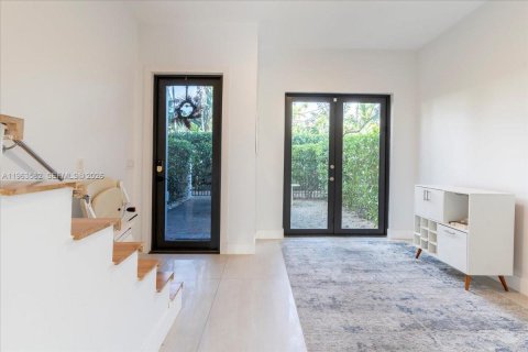 Condo in Miami, Florida, 2 bedrooms  № 2052839 - photo 24