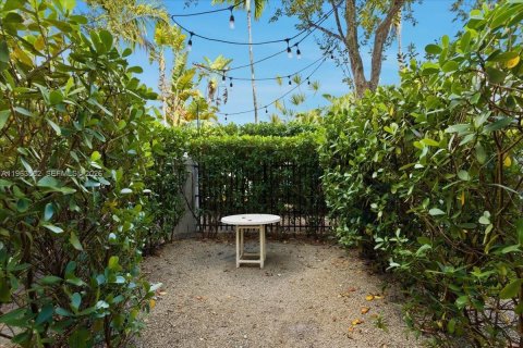 Condo in Miami, Florida, 2 bedrooms  № 2052839 - photo 29