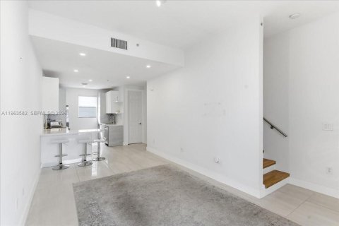 Condo in Miami, Florida, 2 bedrooms  № 2052839