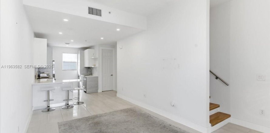 Condo in Miami, Florida, 2 bedrooms  № 2052839