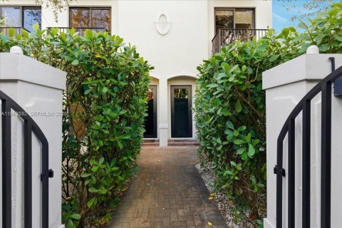 Condo in Miami, Florida, 2 bedrooms  № 2052839 - photo 28