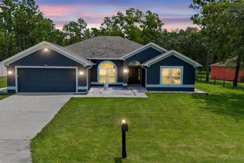 House in Weeki Wachee, Florida 4 bedrooms, 216.83 sq.m. № 2267494