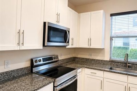 Townhouse in Orlando, Florida 3 bedrooms, 125.7 sq.m. № 2283669 - photo 2