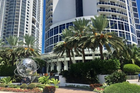 Condominio en venta en Sunny Isles Beach, Florida, 61.69 m2 № 2031854 - foto 12