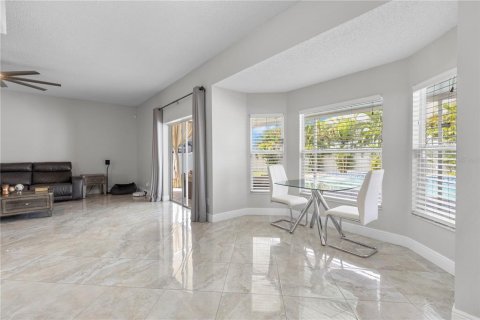 Villa ou maison à vendre à Riverview, Floride: 4 chambres, 220.18 m2 № 1911360 - photo 13
