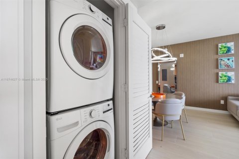 Condominio en venta en Hollywood, Florida, 2 dormitorios, 109.53 m2 № 2039661 - foto 25