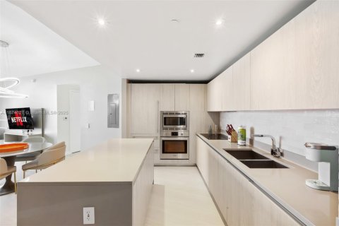 Condominio en venta en Hollywood, Florida, 2 dormitorios, 109.53 m2 № 2039661 - foto 2