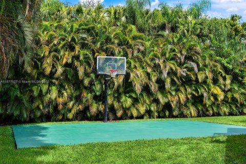 Villa ou maison à vendre à Pinecrest, Floride: 6 chambres, 544.41 m2 № 2077832 - photo 15