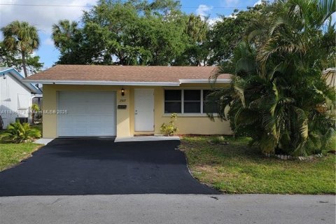 House in Tamarac, Florida 2 bedrooms, 90.21 sq.m. № 1955027 - photo 1