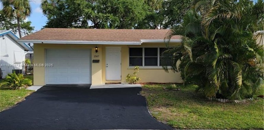 House in Tamarac, Florida 2 bedrooms, 90.21 sq.m. № 1955027
