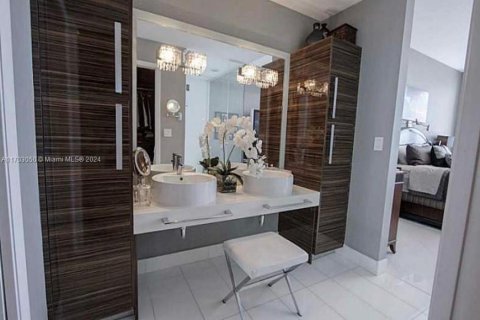 Condo in Miami, Florida, 2 bedrooms  № 1729184 - photo 13