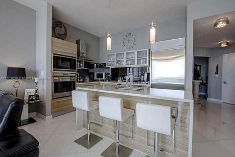 Condo in Miami, Florida, 2 bedrooms  № 1729184 - photo 9