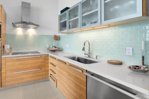 Condo in Miami, Florida, 2 bedrooms  № 1729184 - photo 6