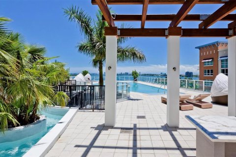 Condo in Miami, Florida, 2 bedrooms  № 1729184 - photo 3