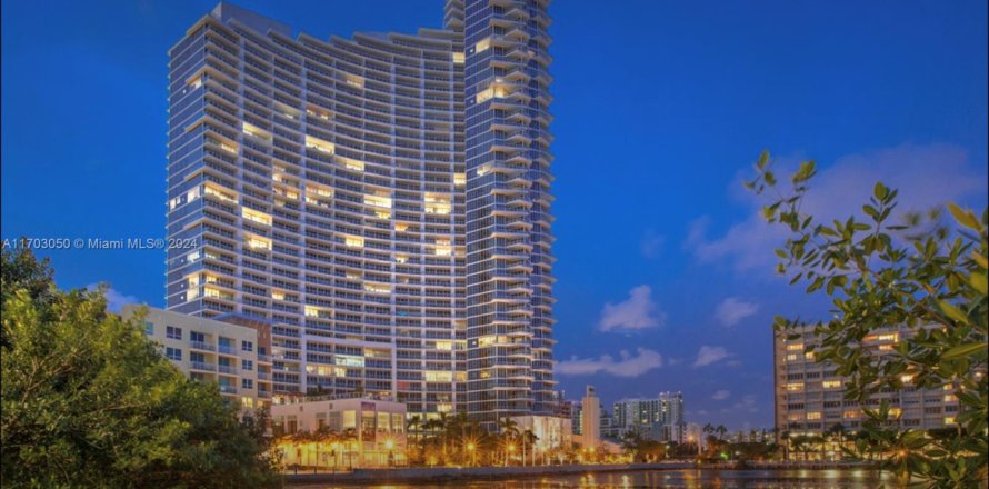 Condo in Miami, Florida, 2 bedrooms  № 1729184