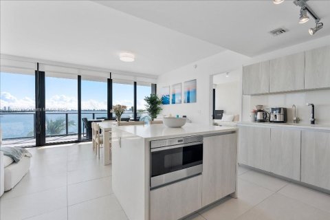 Condo in Miami, Florida, 3 bedrooms  № 1942368 - photo 1