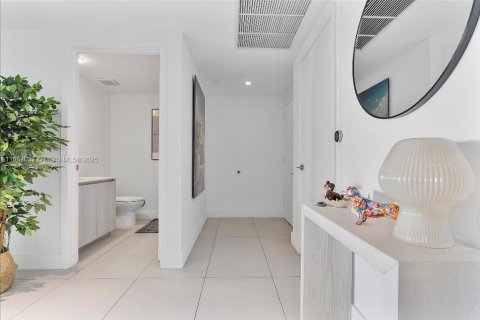 Condo in Miami, Florida, 3 bedrooms  № 1942368 - photo 13