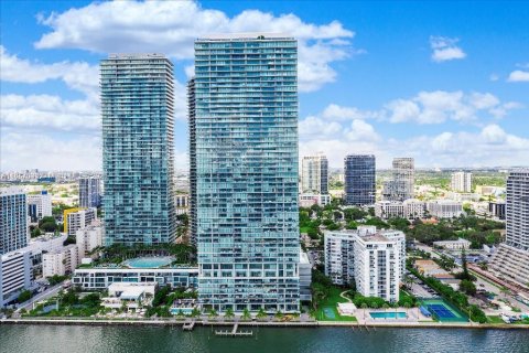Condo in Miami, Florida, 3 bedrooms  № 1942368 - photo 27