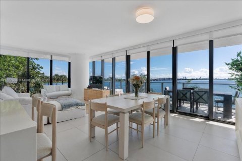 Condo in Miami, Florida, 3 bedrooms  № 1942368 - photo 2