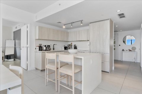 Condo in Miami, Florida, 3 bedrooms  № 1942368 - photo 5