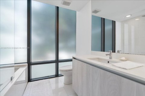 Condo in Miami, Florida, 3 bedrooms  № 1942368 - photo 16