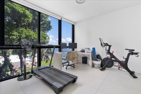 Condo in Miami, Florida, 3 bedrooms  № 1942368 - photo 17