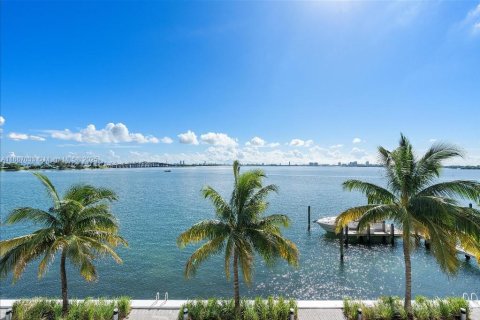 Condo in Miami, Florida, 3 bedrooms  № 1942368 - photo 11