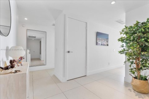 Condo in Miami, Florida, 3 bedrooms  № 1942368 - photo 12