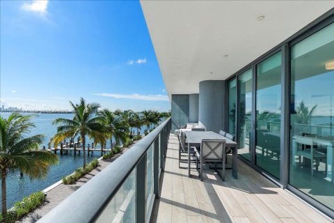 Condo in Miami, Florida, 3 bedrooms  № 1942368 - photo 10