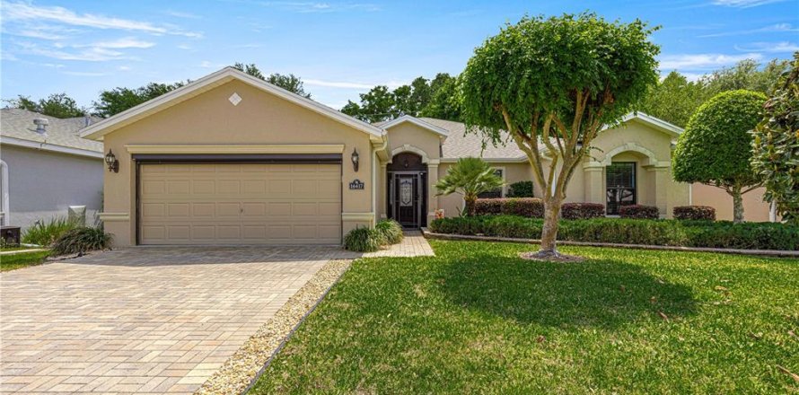 House in Ocala, Florida 3 bedrooms, 211.72 sq.m. № 1619303