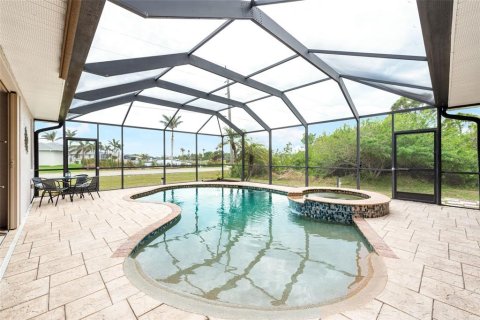 House in Port Charlotte, Florida 4 bedrooms, 255.39 sq.m. № 1568485 - photo 27