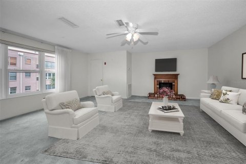 Condominio en venta en Saint Petersburg, Florida, 2 dormitorios, 104.52 m2 № 2223494 - foto 11