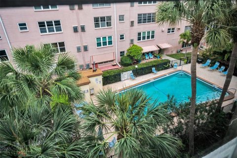 Condominio en venta en Saint Petersburg, Florida, 2 dormitorios, 104.52 m2 № 2223494 - foto 4