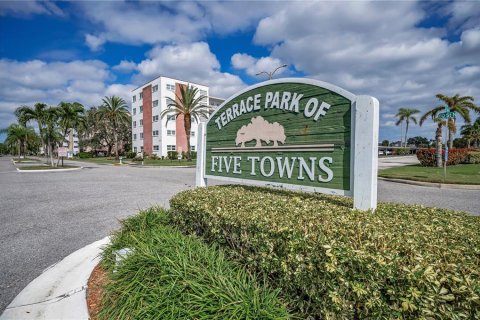 Condominio en venta en Saint Petersburg, Florida, 2 dormitorios, 104.52 m2 № 2223494 - foto 2