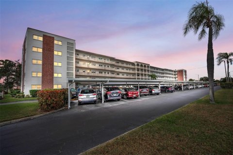 Condominio en Saint Petersburg, Florida, 2 dormitorios № 2223494