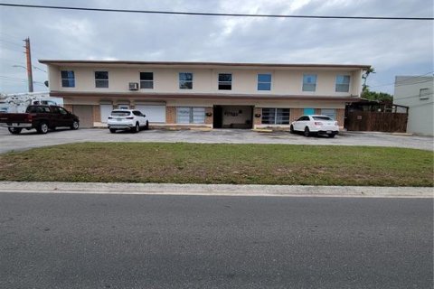 Propiedad comercial en alquiler en Saint Petersburg, Florida, 832.22 m2 № 1554837 - foto 9