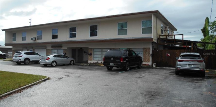 Immobilier commercial à Saint Petersburg, Floride 832.22 m2 № 1554837