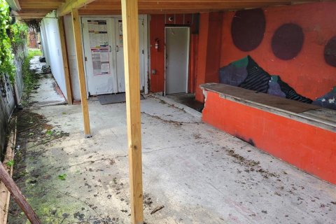 Propiedad comercial en alquiler en Saint Petersburg, Florida, 832.22 m2 № 1554837 - foto 8
