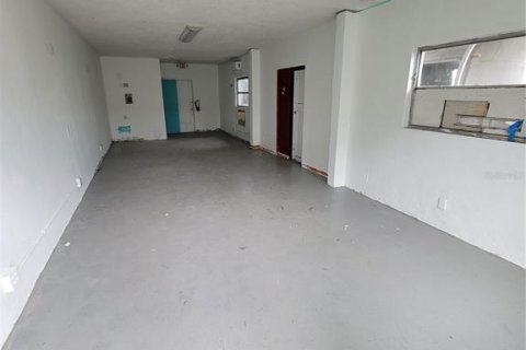 Propiedad comercial en alquiler en Saint Petersburg, Florida, 832.22 m2 № 1554837 - foto 10