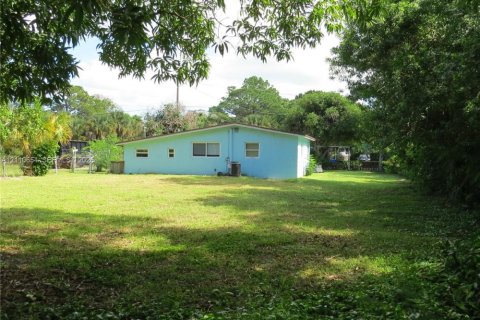 House in Stuart, Florida 2 bedrooms, 80.27 sq.m. № 2426566 - photo 3