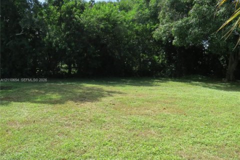 House in Stuart, Florida 2 bedrooms, 80.27 sq.m. № 2426566 - photo 2
