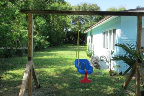 House in Stuart, Florida 2 bedrooms, 80.27 sq.m. № 2426566 - photo 11