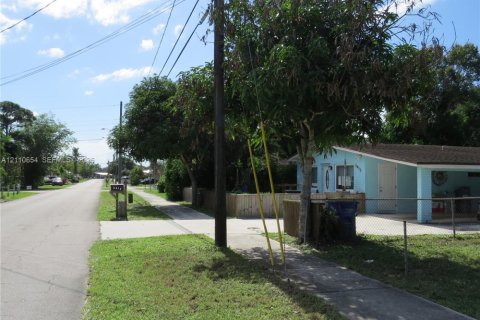 House in Stuart, Florida 2 bedrooms, 80.27 sq.m. № 2426566 - photo 13
