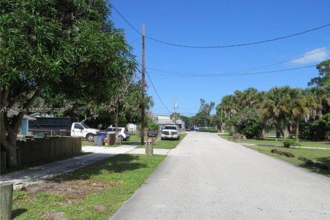 House in Stuart, Florida 2 bedrooms, 80.27 sq.m. № 2426566 - photo 12